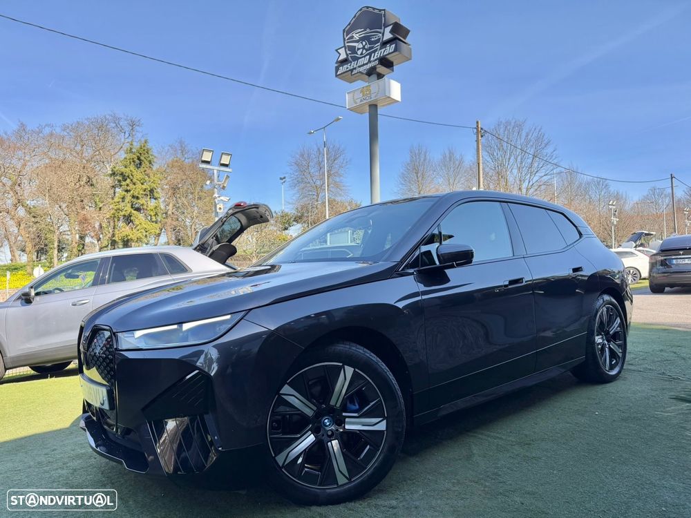 BMW iX xDrive 40 Pack Desportivo - 1