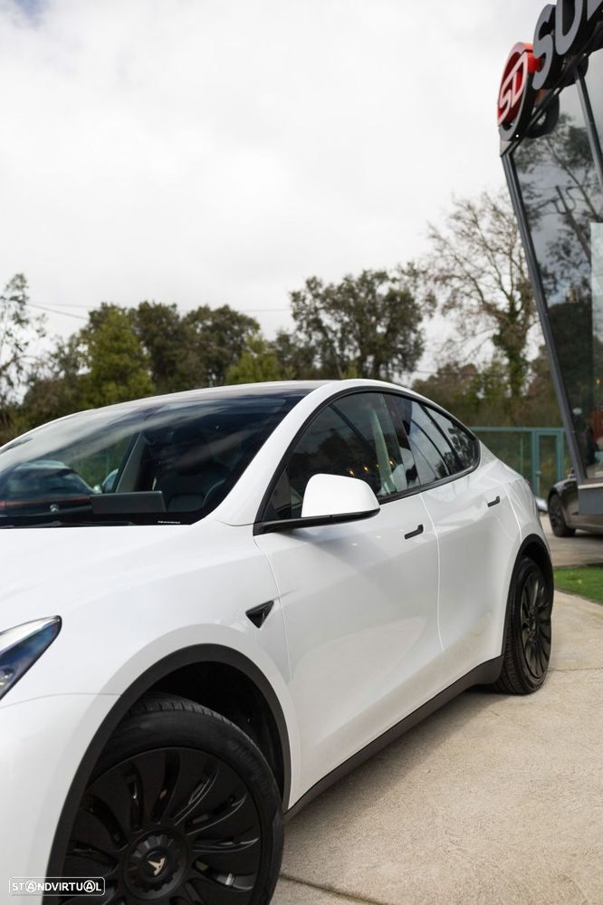 Tesla Model Y Standard RWD - 9