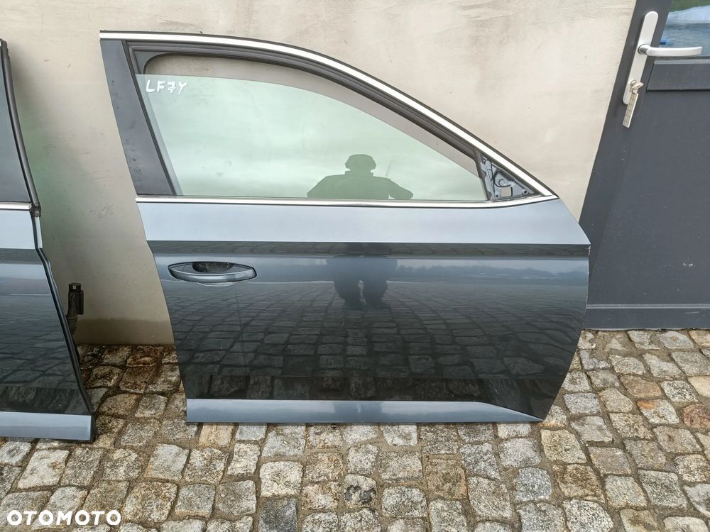 Drzwi Prawe Przednie Skoda Superb 3 III Prawy Przód LF7Y - 1