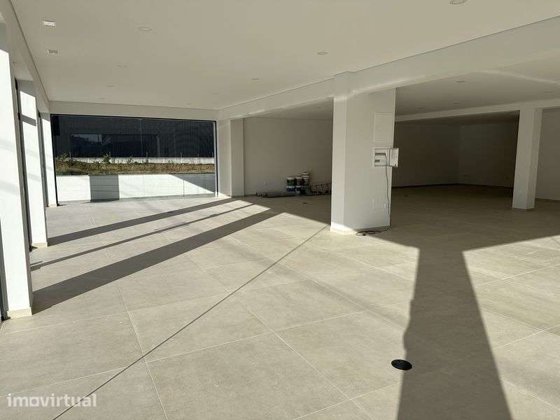 Arrendamento loja renovada Carvalhosa, Paços de Ferreira - Grande imagem: 3/8