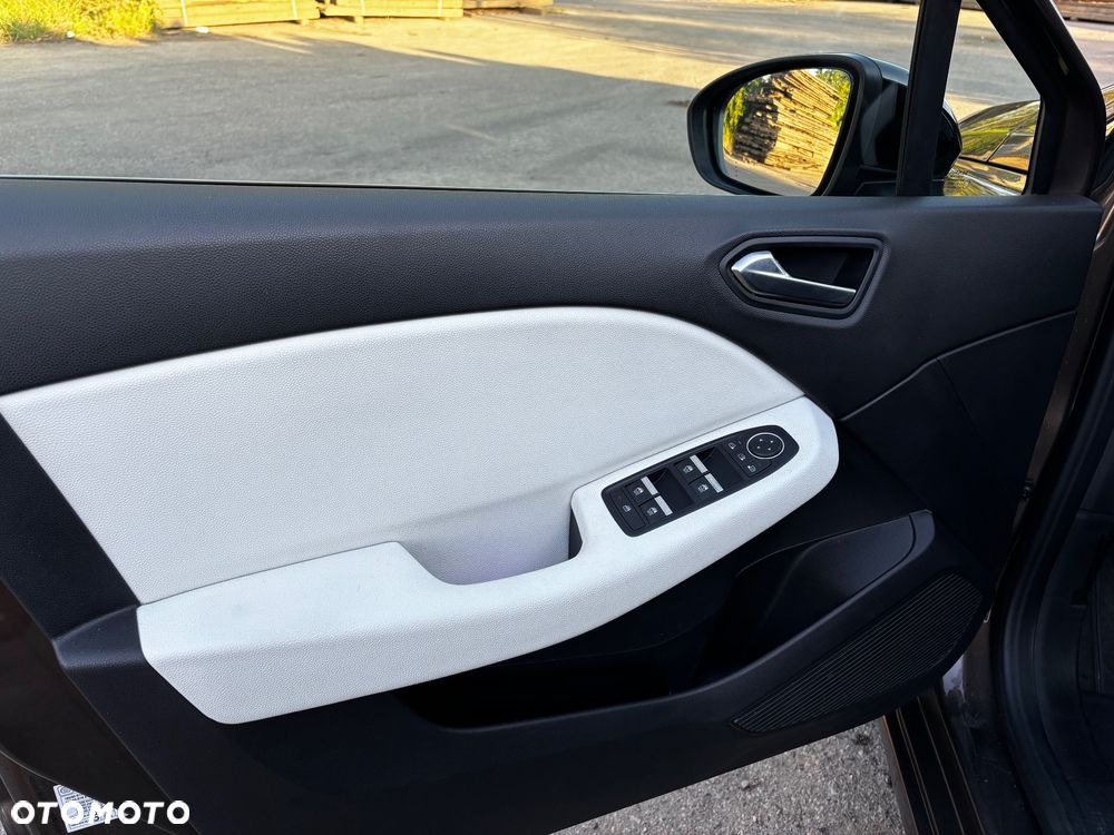 Renault Clio TCe 100 INTENS - 12