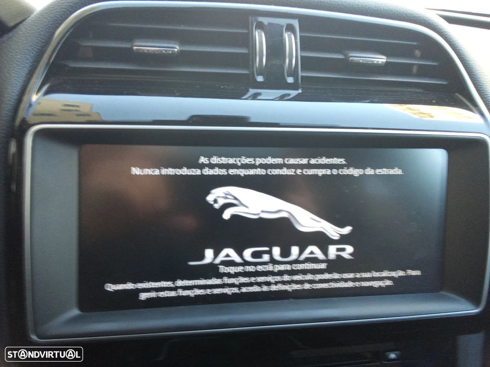 Jaguar F-Pace 20d Prestige - 24