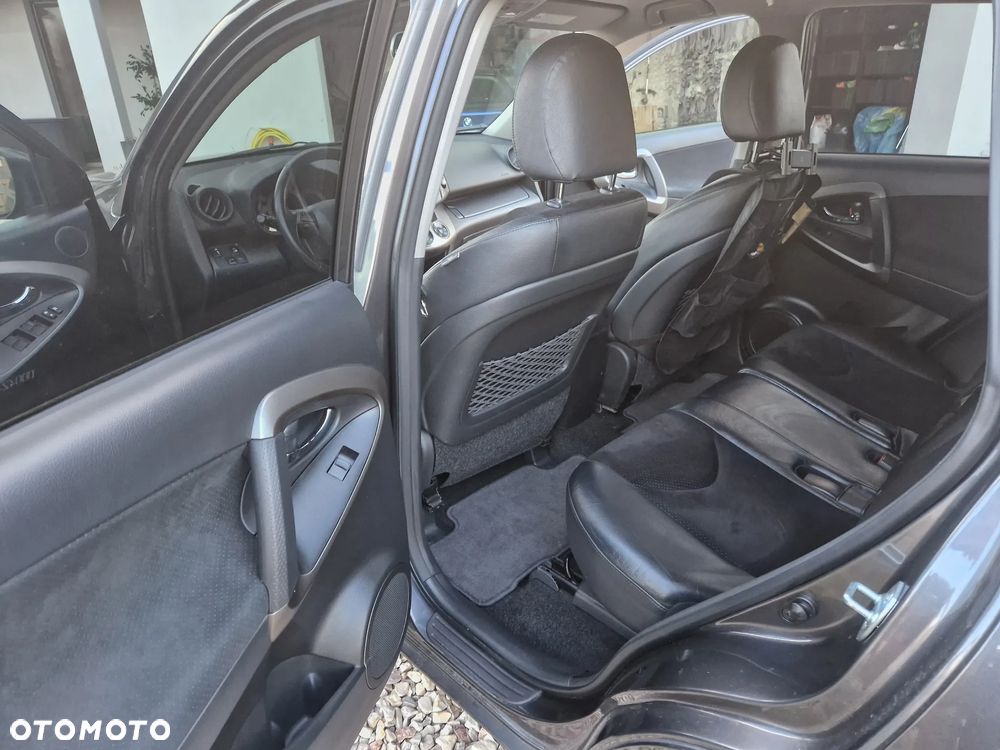 Toyota RAV4 2.2 D-4D 4x4 Automatik Executive - 3