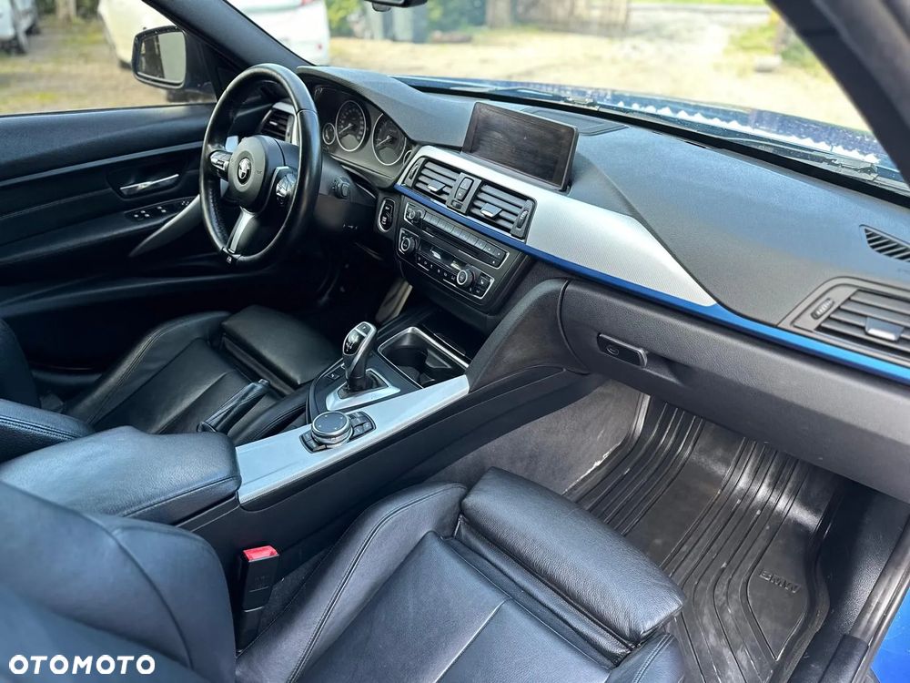 BMW Seria 3 335i xDrive - 26