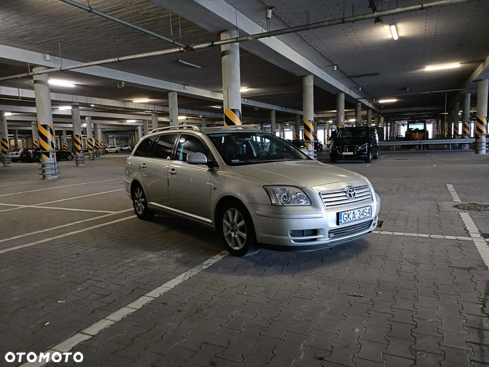 Toyota Avensis 2.0 D-4D Luna - 2