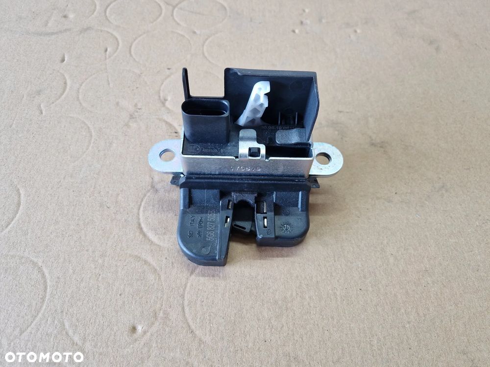 ZAMEK TYLNEJ KLAPY VW GOLF VII 5Q6827505B - 5