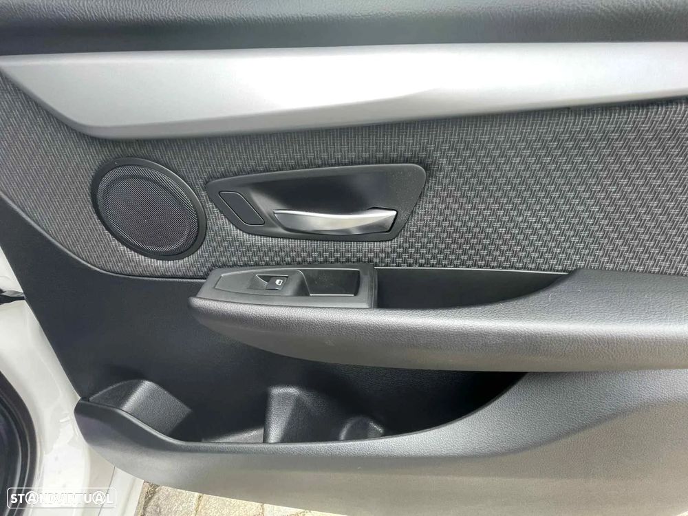 BMW 216 Active Tourer d Advantage - 32