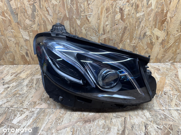 Przednia prawa lampa Mercedes e klasa 213 238 coupé