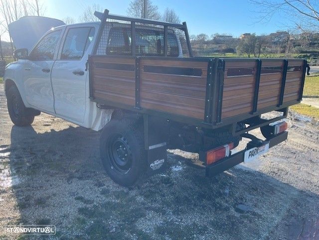 Toyota Hilux 2.4 D-4D 4WD CD CM - 9