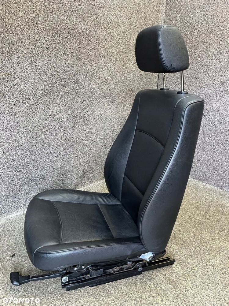 Fotel pasazera prawy przod przedni skora czarna BMW X1 E84 - 4