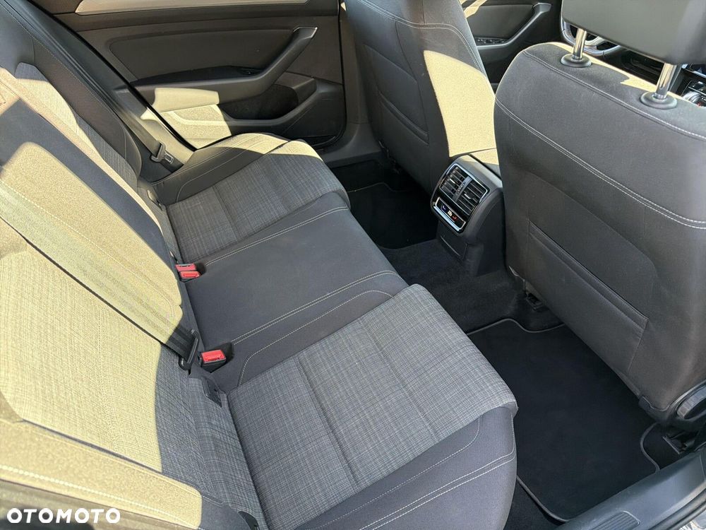 Volkswagen Passat 2.0 TDI EVO Business DSG - 39