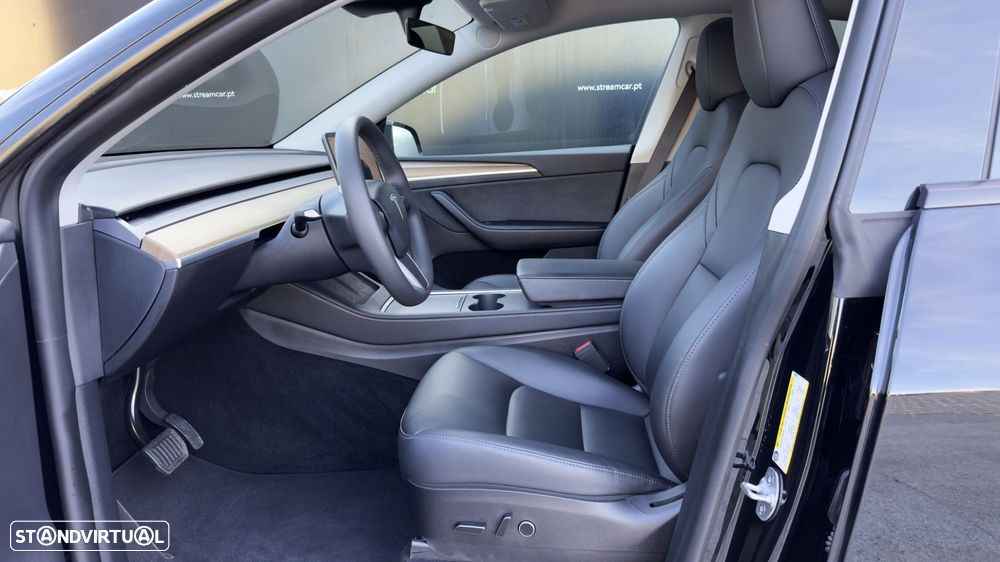 Tesla Model Y RWD - 12