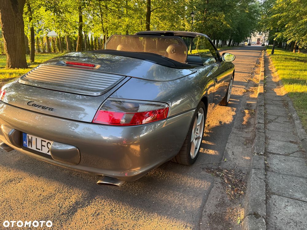 Porsche 911 Carrera - 4