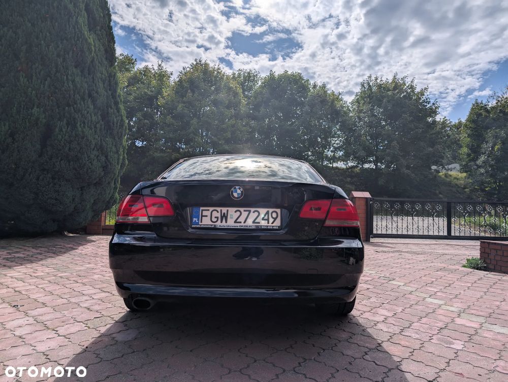 BMW Seria 3 320i Coupe - 17