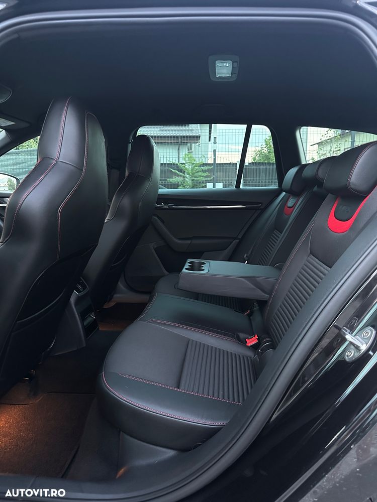 Skoda Octavia Combi Diesel 2.0 TDI DSG RS - 9
