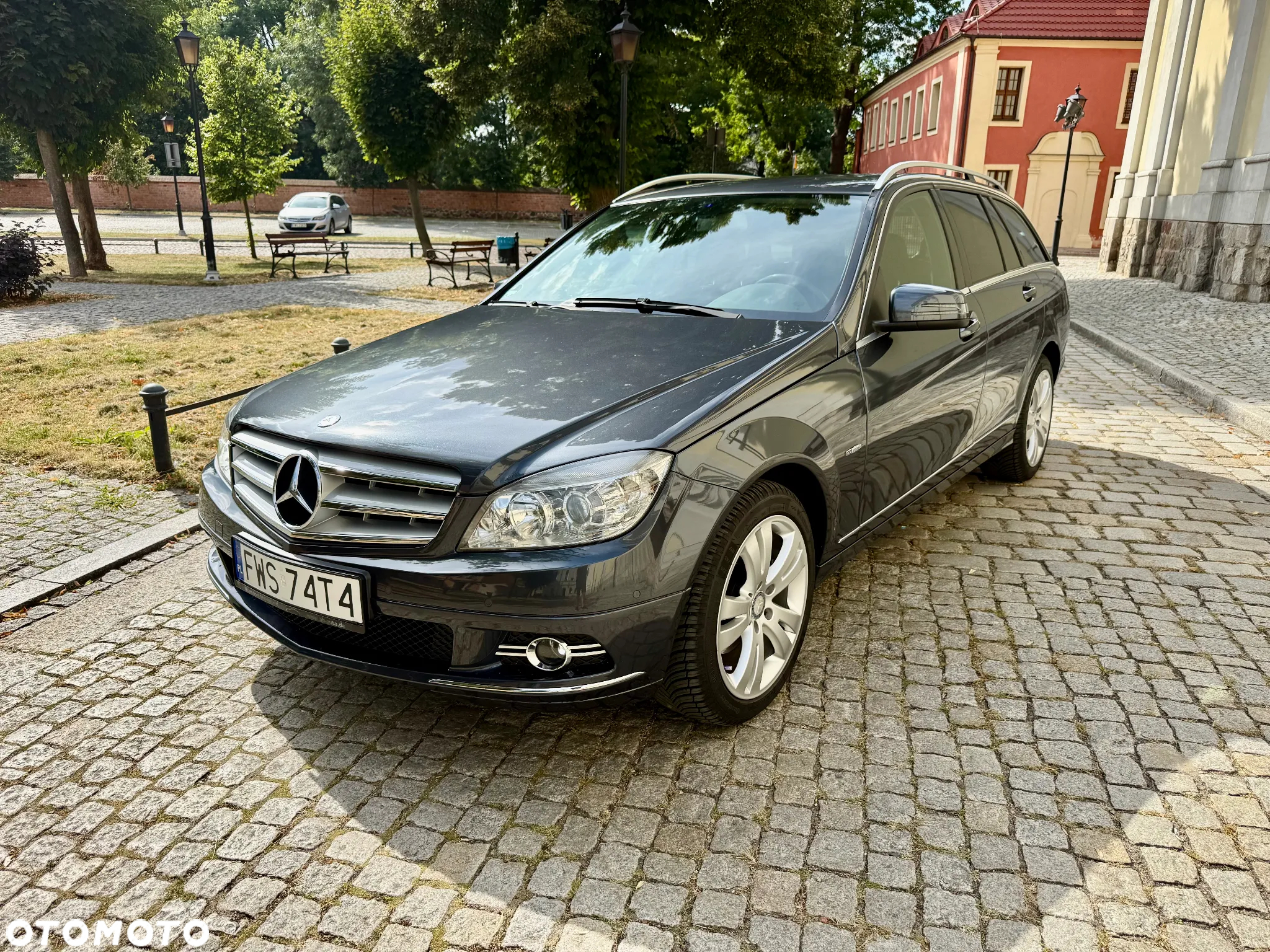Mercedes-Benz Klasa C 250 CGI T Automatik BlueEFFICIENCY Avantgarde - 10