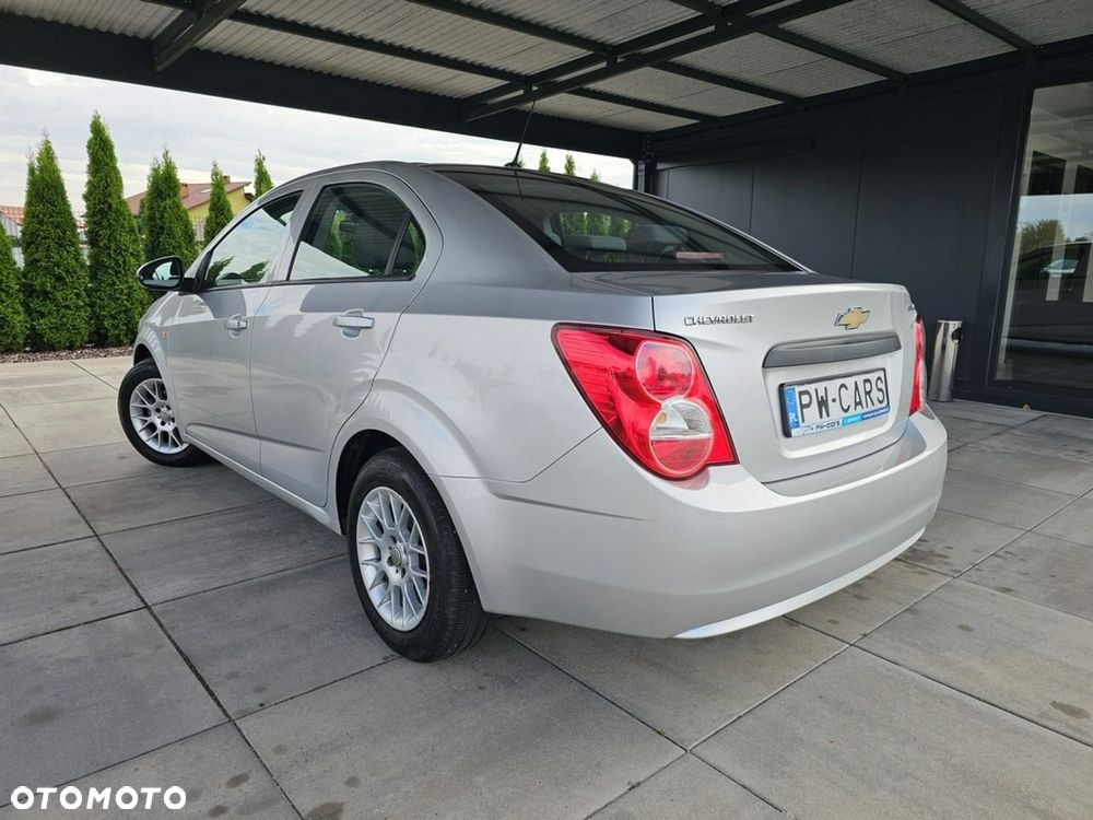 Chevrolet Aveo - 4