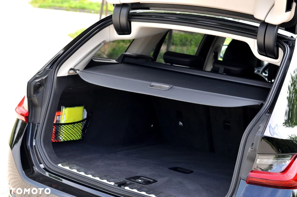 BMW Seria 3 318d Sport Line Shadow - 15