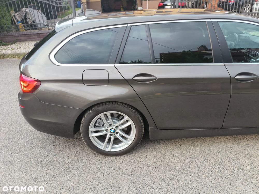BMW Seria 5 523i Sport-Aut - 28