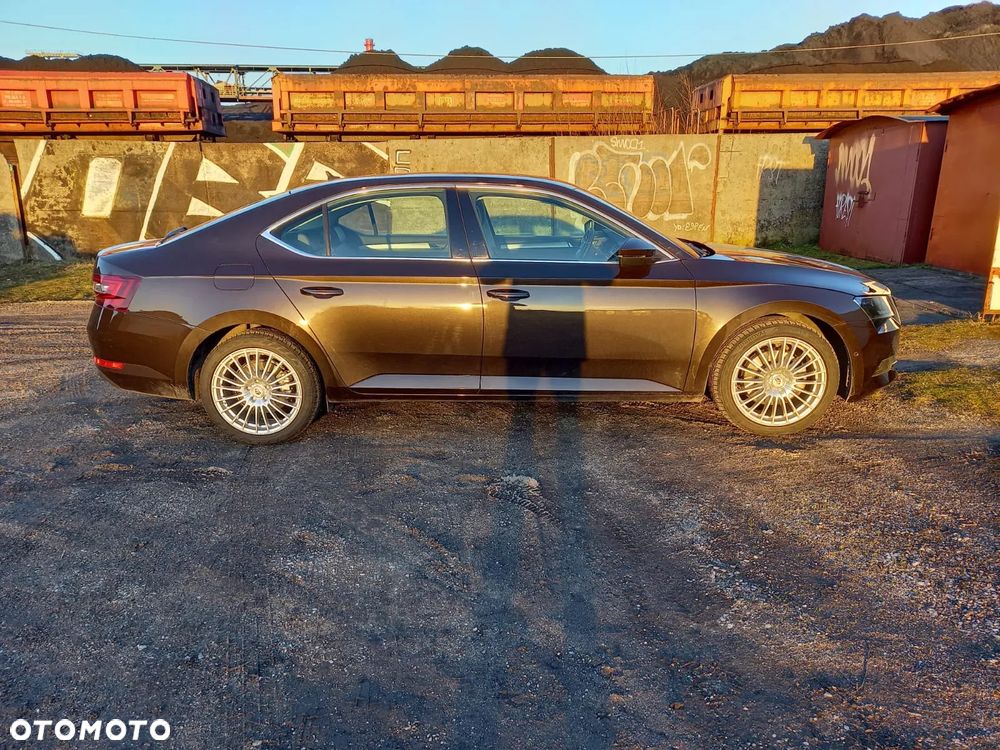 Skoda Superb 2.0 TDI Ambition DSG - 14