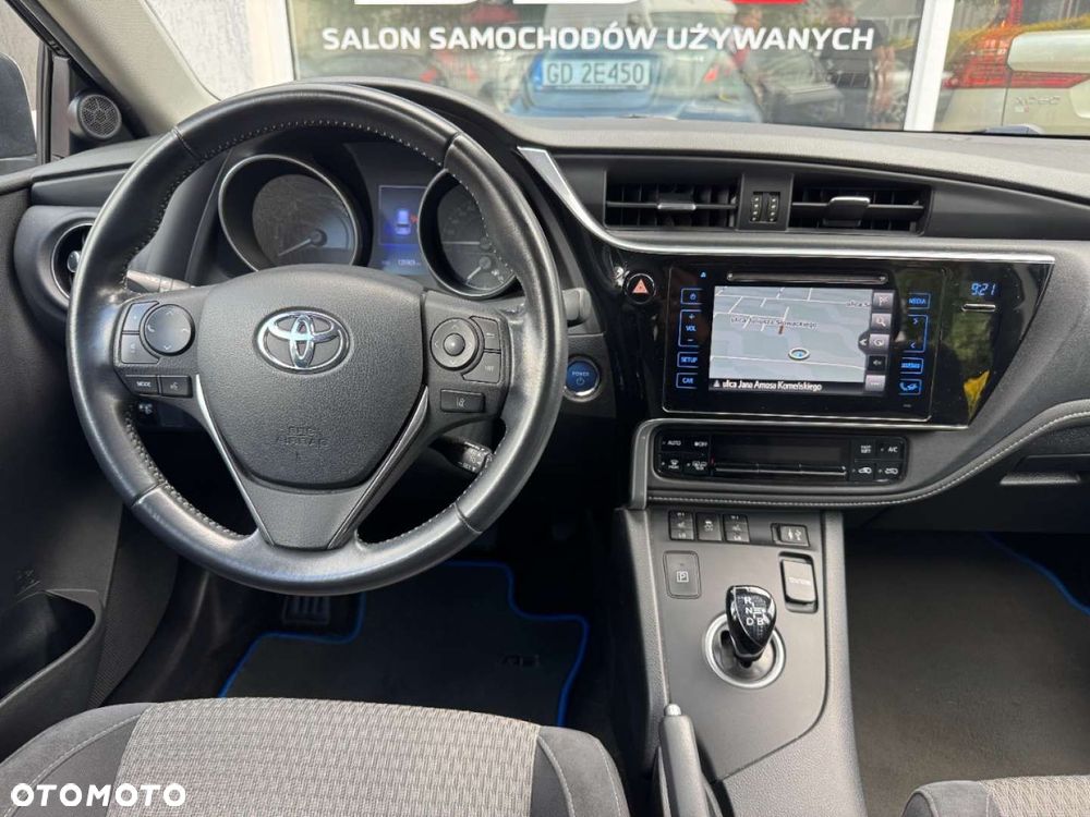 Toyota Auris Hybrid 135 Prestige - 27