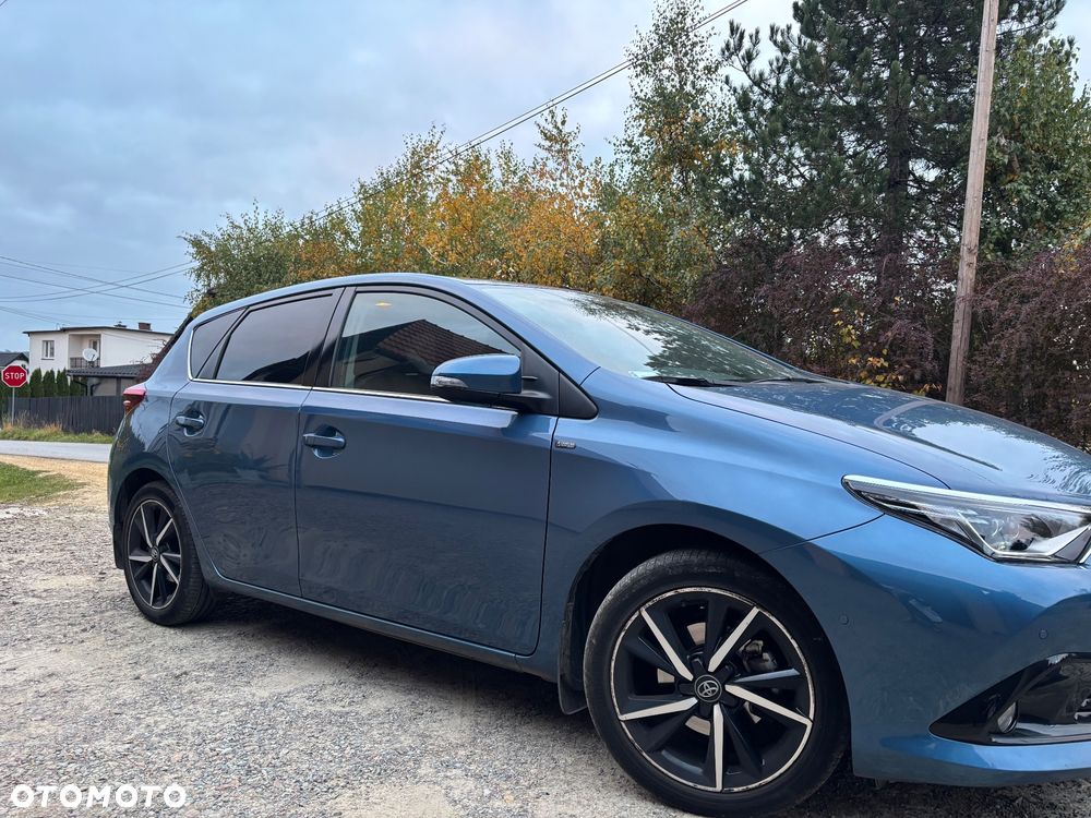 Toyota Auris 2017 photo 2