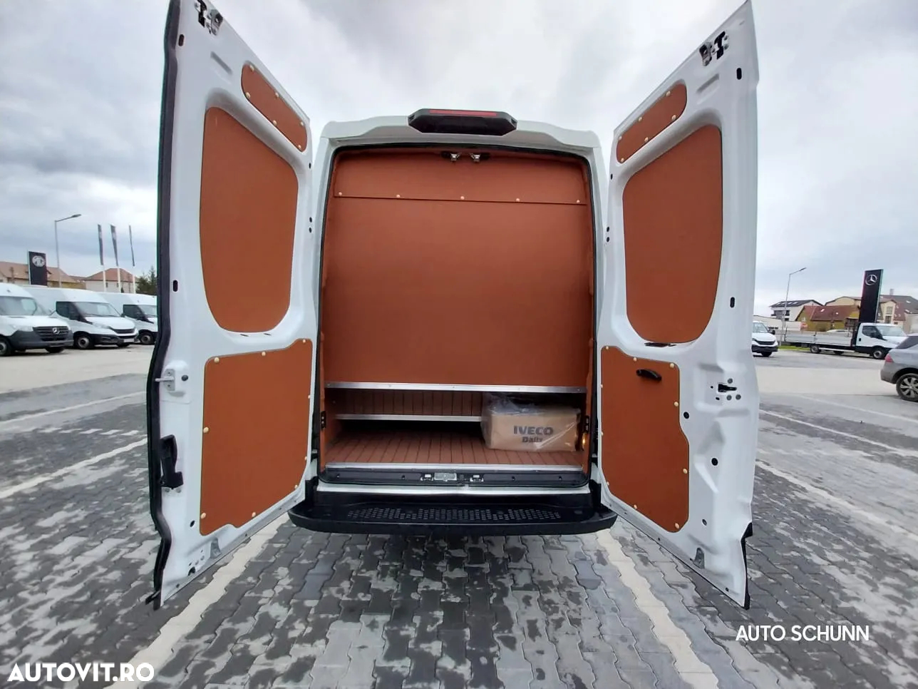 Iveco Bus - 22+1+1 locuri - 31