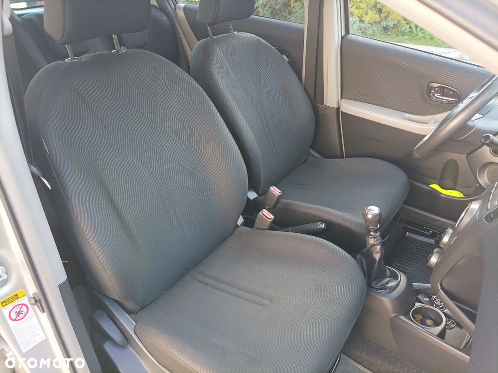 Toyota Yaris 1.33 VVT-i Executive - 26
