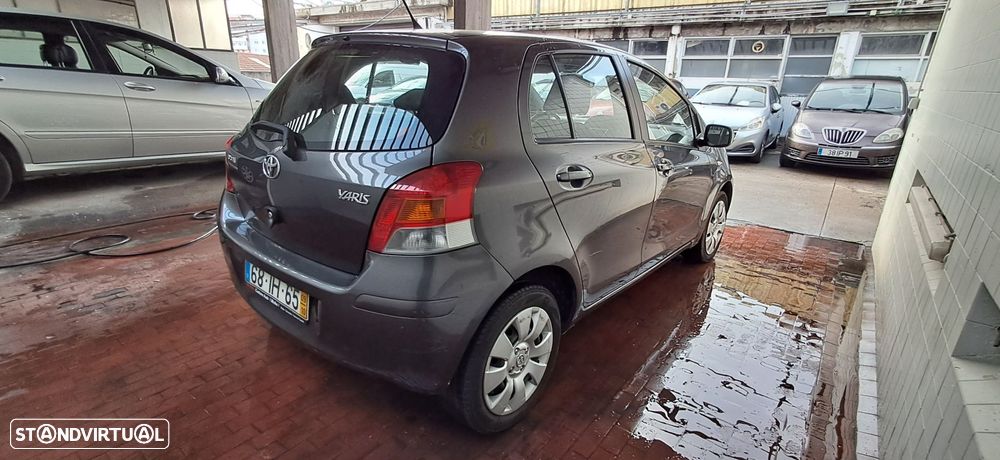 Toyota Yaris 1.0 VVT-i - 10