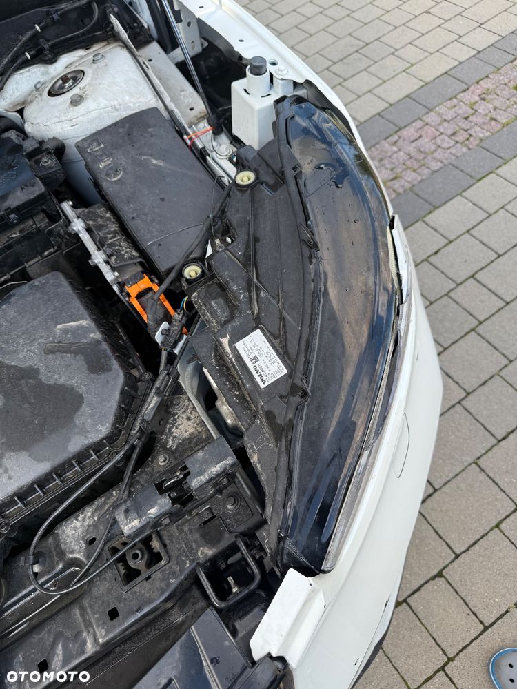 Volvo XC 40 B3 Plus Dark - 12