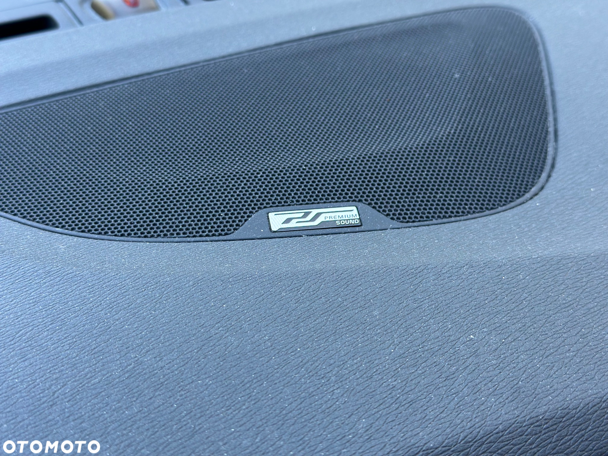 Volvo V60 D6 AWD Plug-in Hybrid Momentum - 29