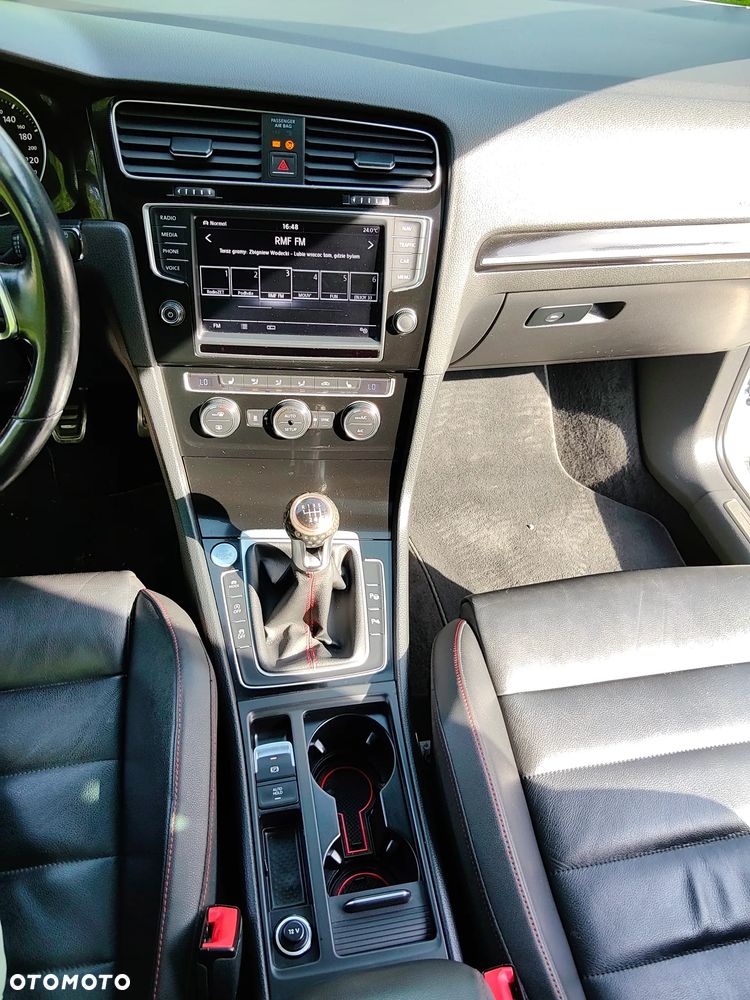 Volkswagen Golf - 21
