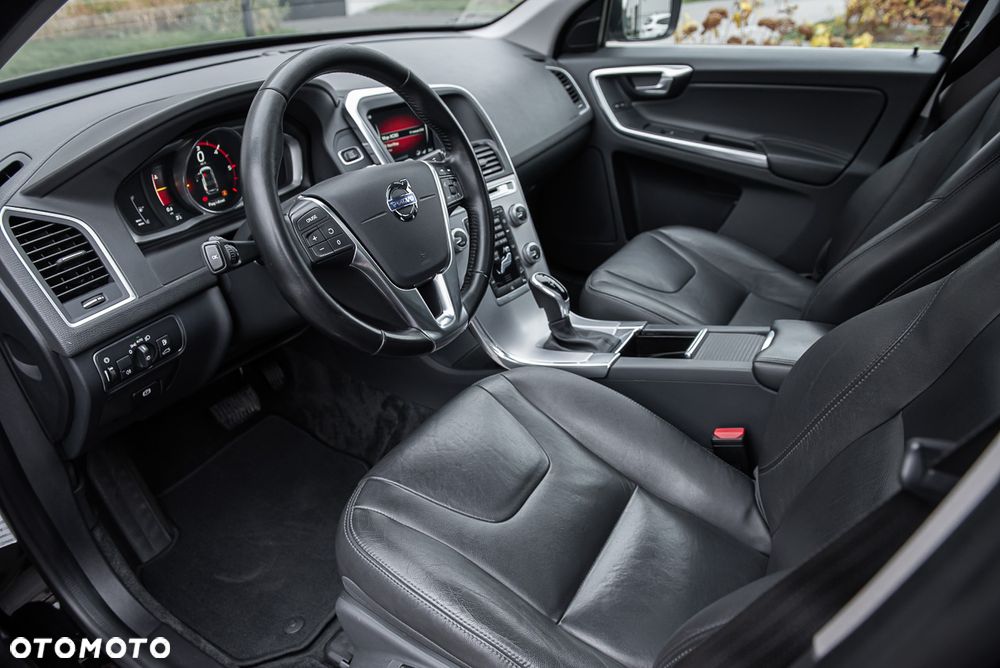 Volvo XC 60 D5 AWD Geartronic Summum - 15