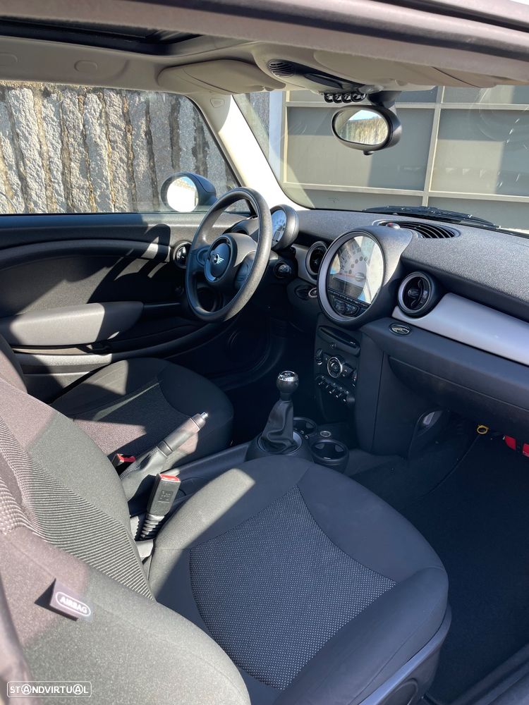 MINI 3 Portas One D - 12