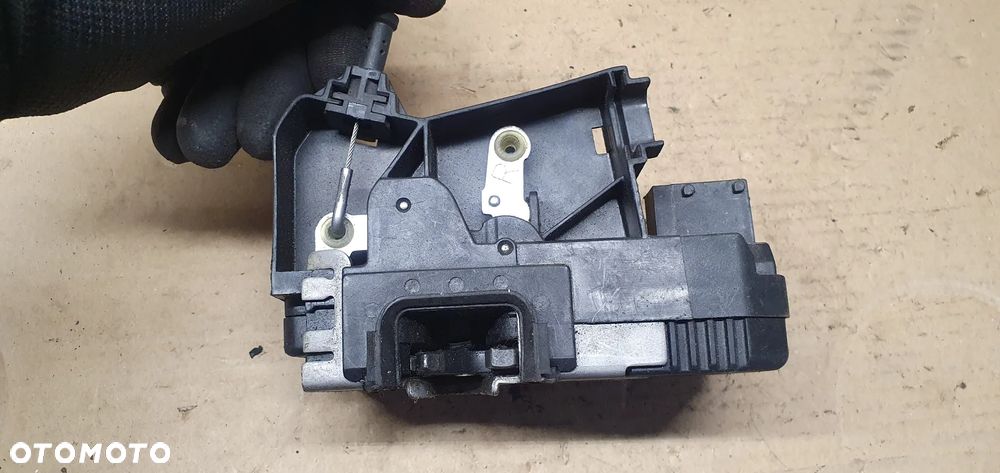 Zamek drzwi prawy przód przedni prawy Renault Trafic II Vivaro Primastar 8200042171 91166234 - 2