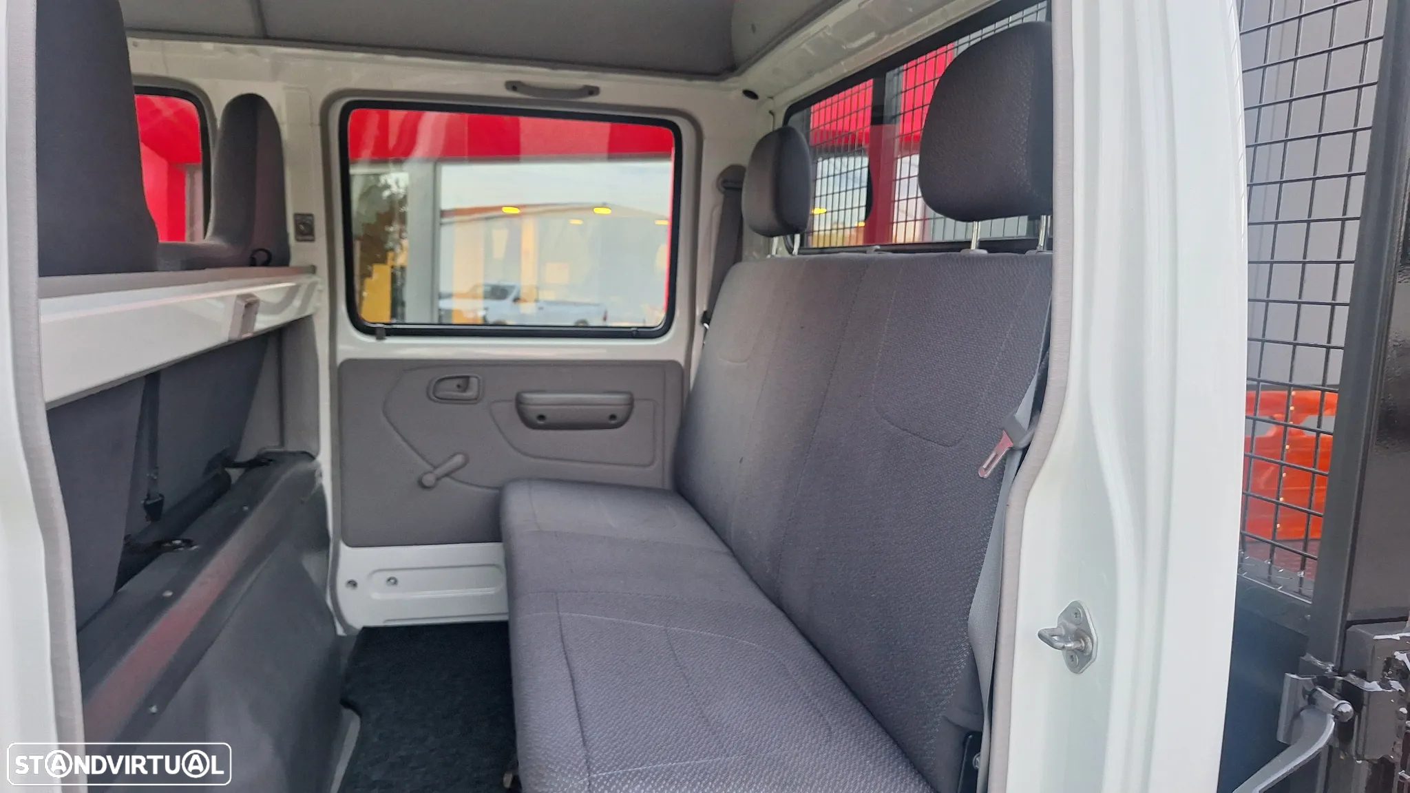 Toyota Dyna 100 cab dupla - 12
