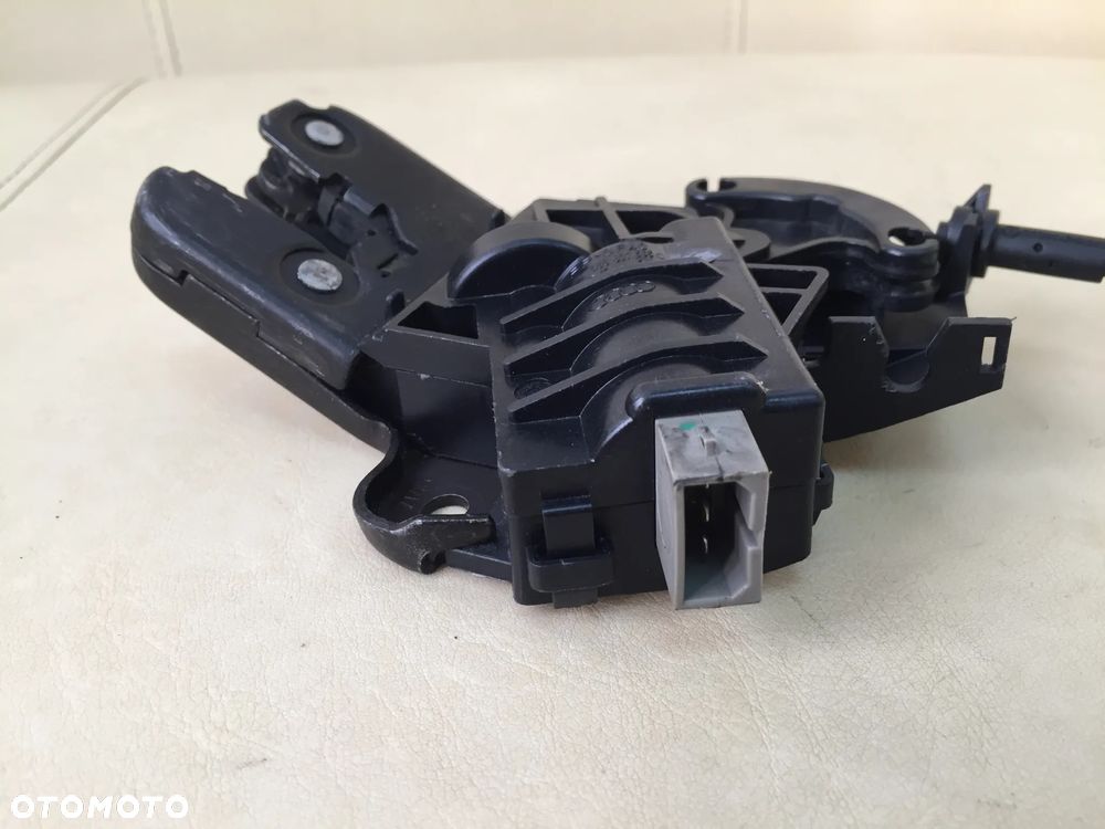 ZAMEK KLAPY TYŁ BAGAŻNIKA VW PASSAT B6 AUDI A4 B7 A6 C6 SEDAN 4E0827505C 4F5827505B 3C5827531D - 6