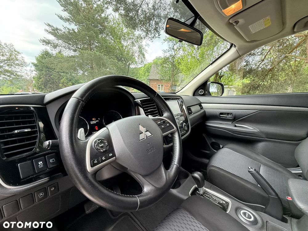 Mitsubishi Outlander 2.0 Intense + - 18
