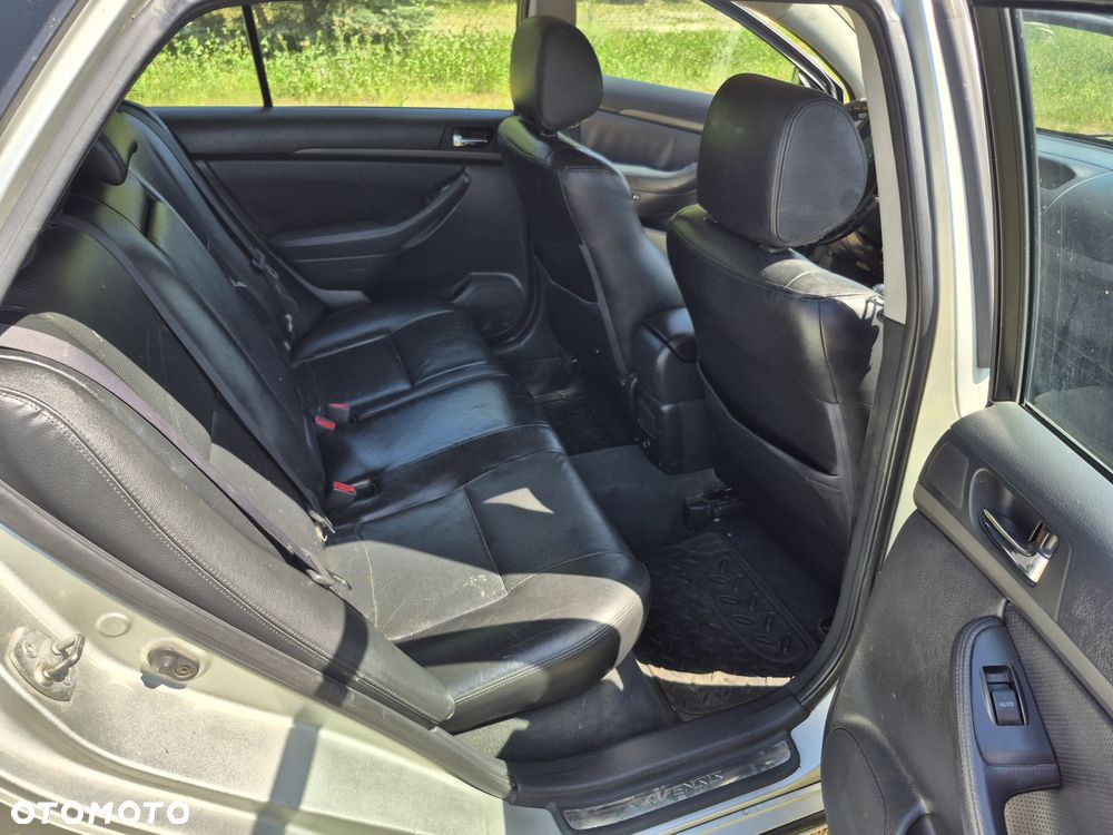 Toyota Avensis - 7
