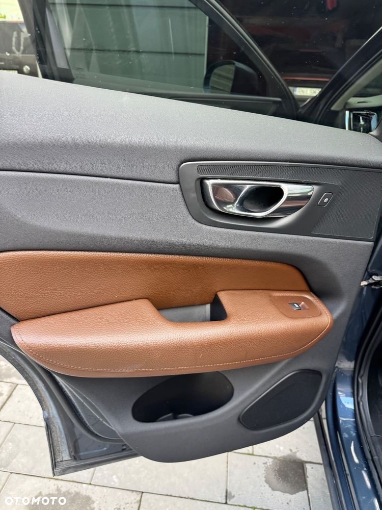 Volvo XC 60 T5 Momentum Pro - 17