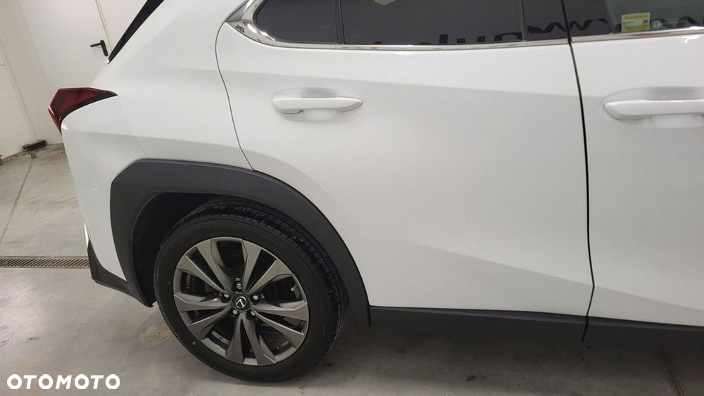 Lexus UX - 5