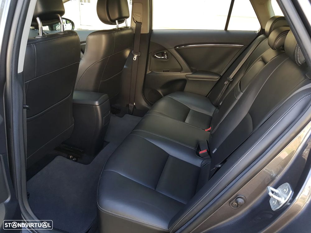 Toyota Avensis SW 2.0 D-4D Exclusive - 30