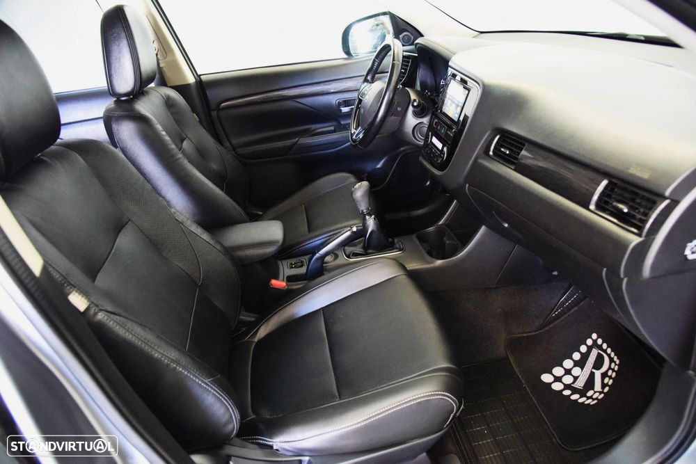 Mitsubishi Outlander 2.2 DI-D Intense - 21