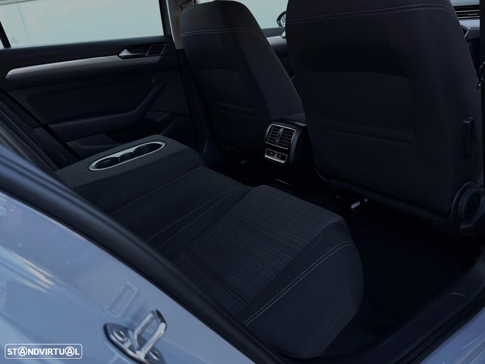 VW Passat Variant 2.0 TDi Business DSG - 12