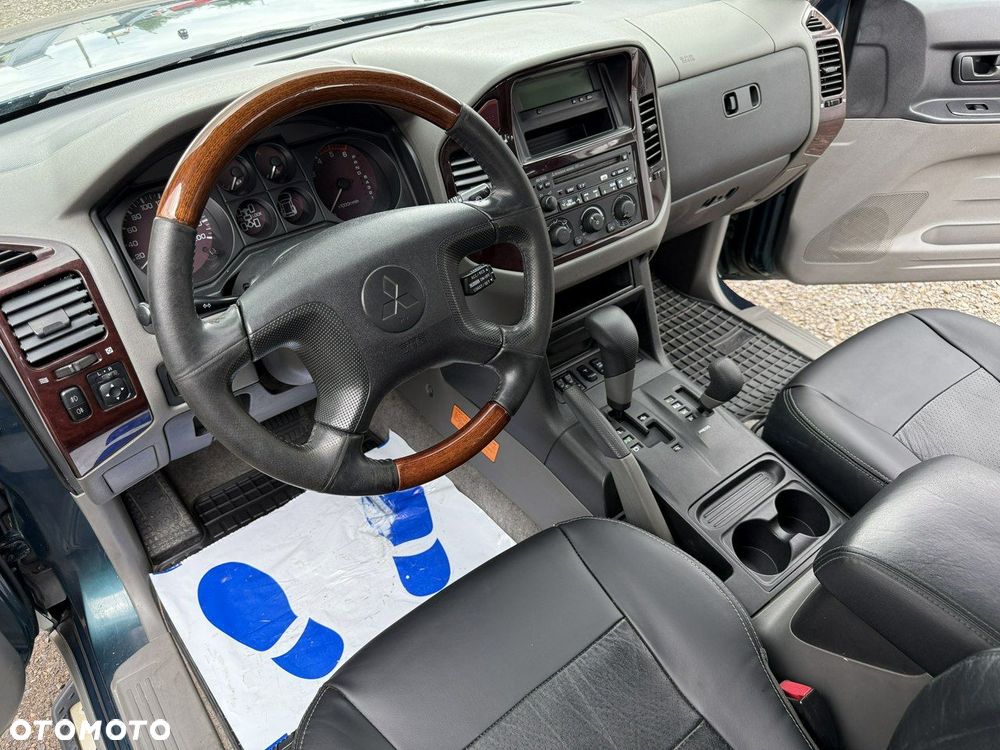 Mitsubishi Pajero - 11