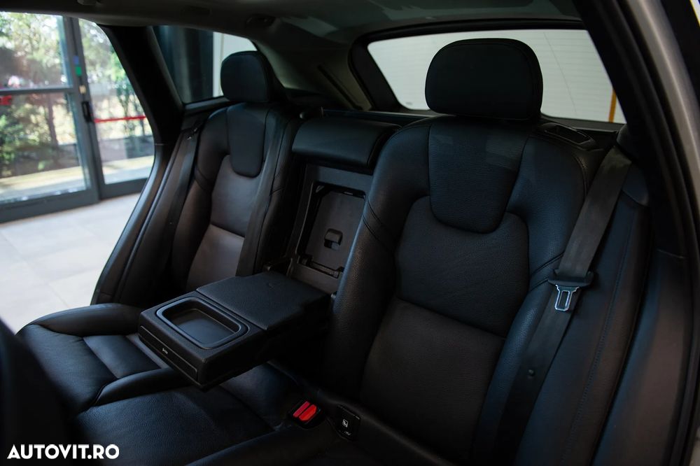 Volvo XC 60 Recharge T6 Twin Engine eAWD Inscription Expression - 8