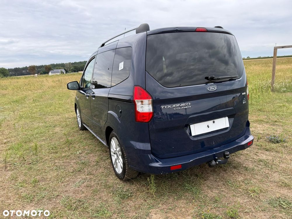 Ford Tourneo Courier 1.0 EcoBoost S&S Titanium - 6