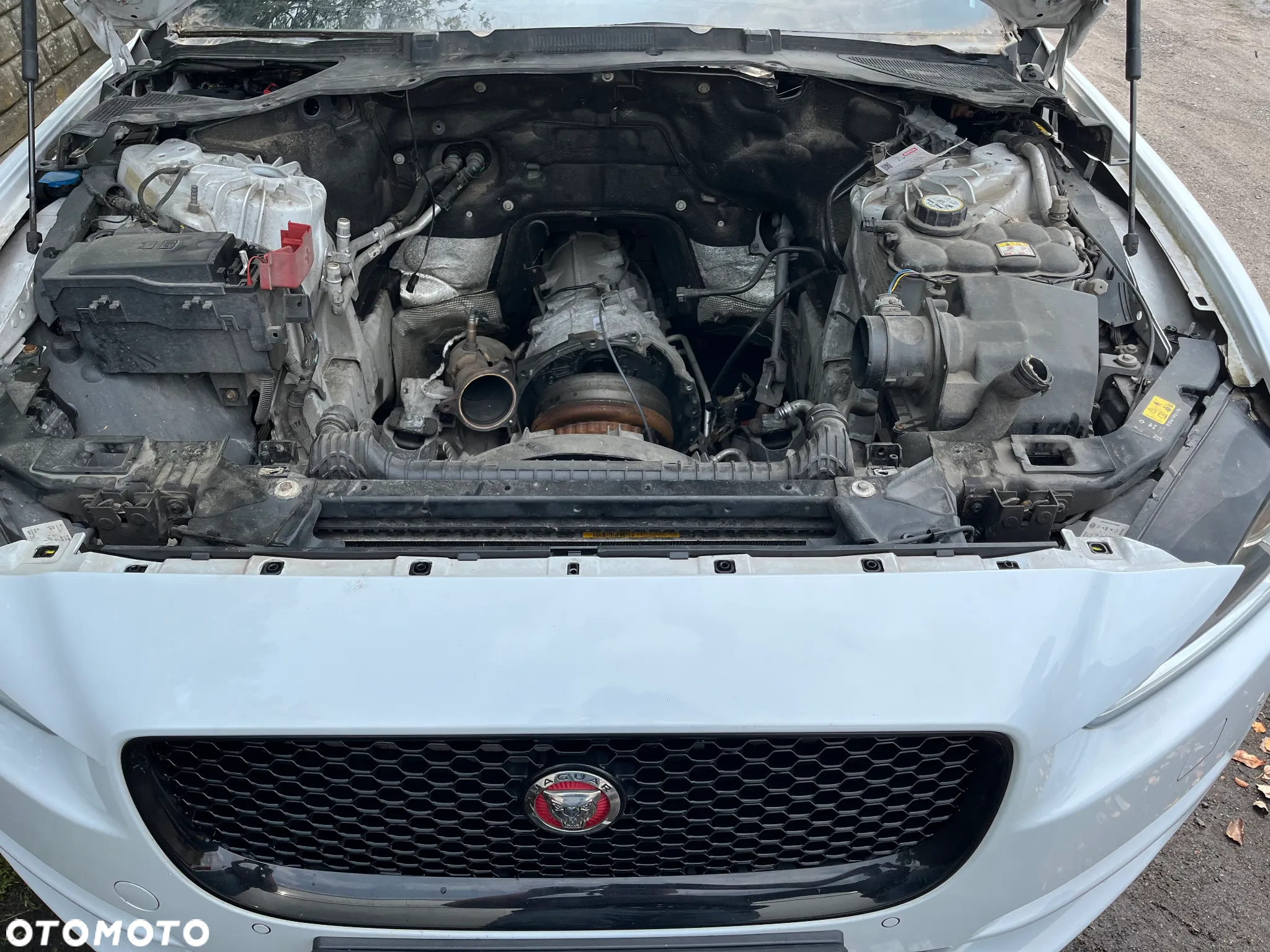 Jaguar XE 2.0 T R-Sport - 27