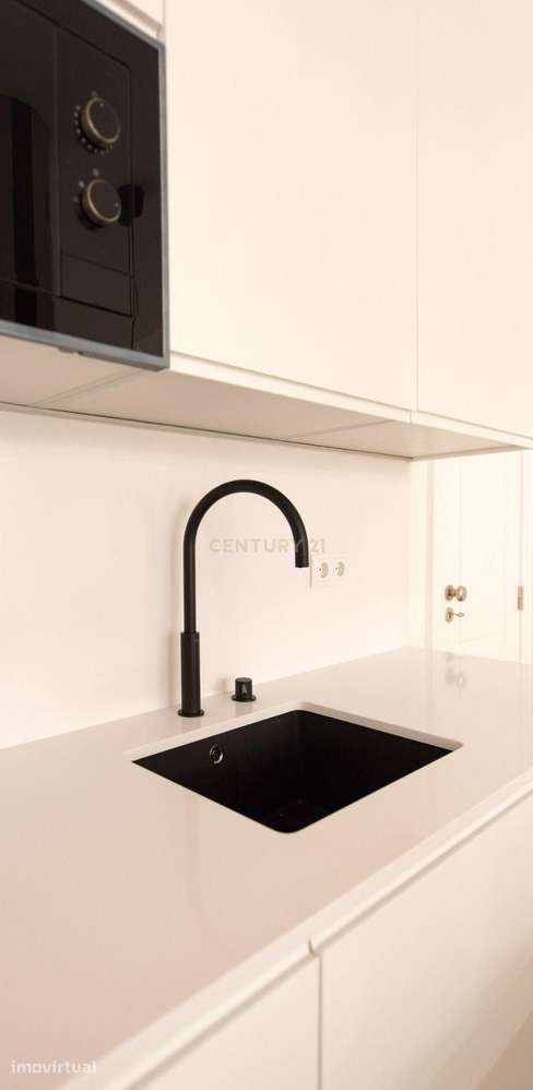 Apartamento T2 remodelado com varanda em Belém — Lisboa - Grande imagem: 3/18
