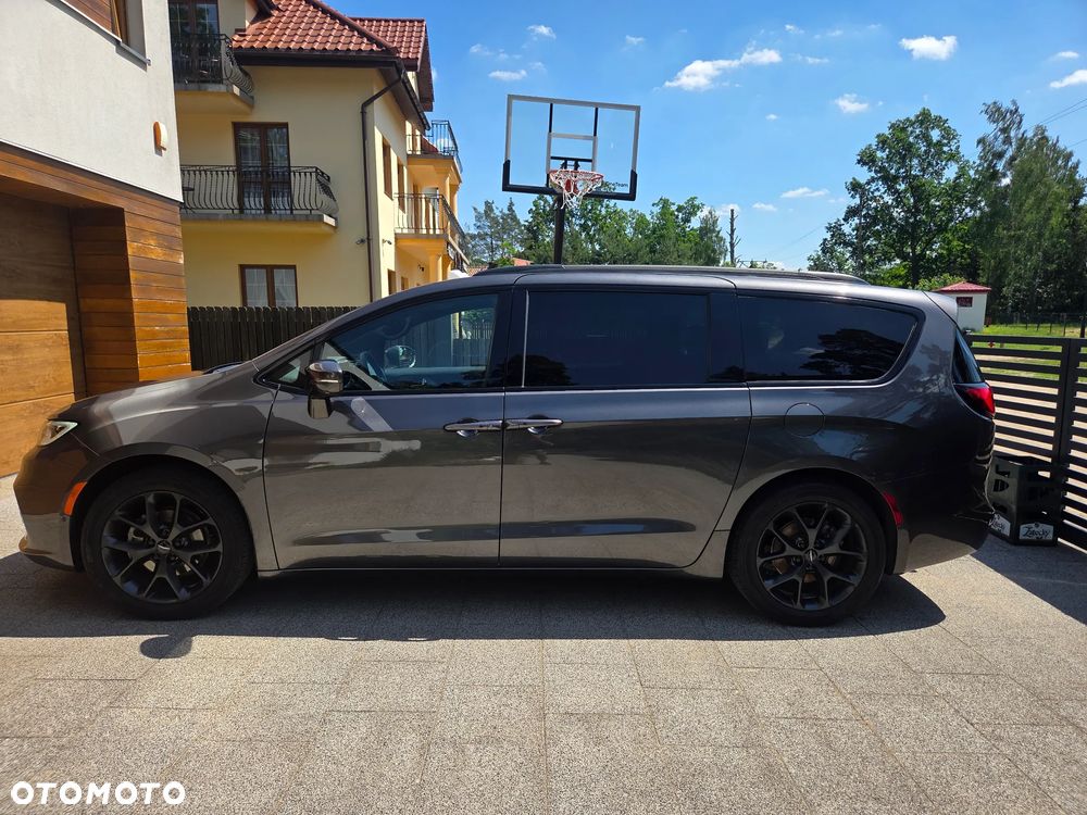Chrysler Pacifica - 9